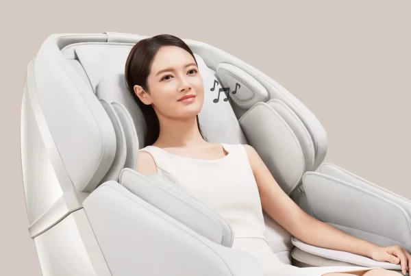 Built-in speakers enhancing the massage experience with high-quality sound.